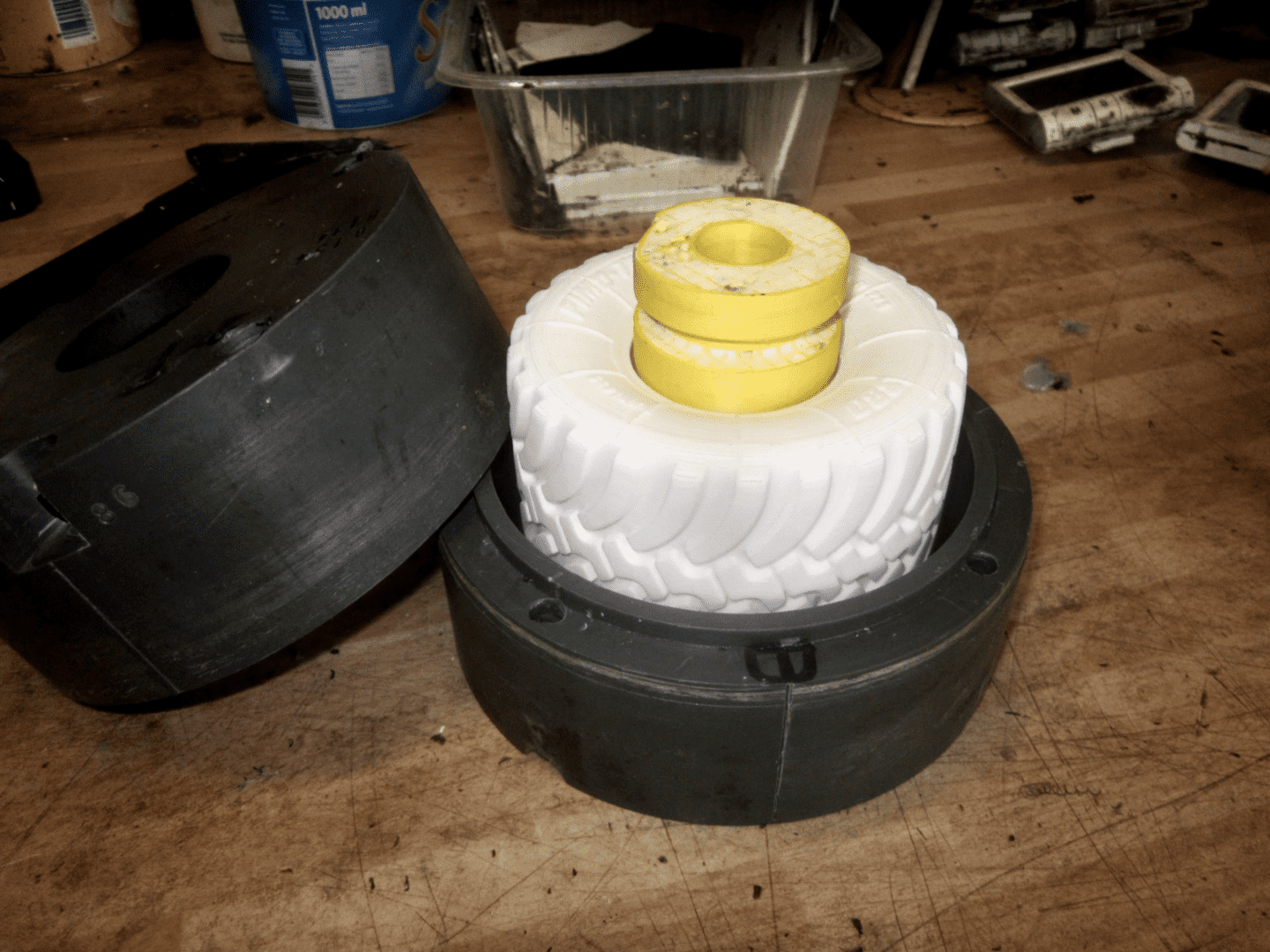PU foam flows into the SLS printed mould over the yellow part and the tyres are formed