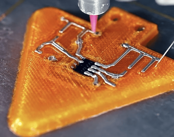 Printer printing onto plastic surface (Image: Technocrazed)