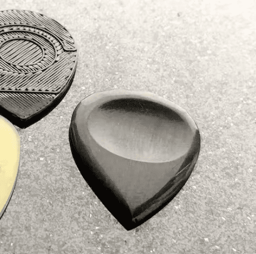 This Classical Guitarist Uses 3D Printing to Make Her Own Guitar Picks
