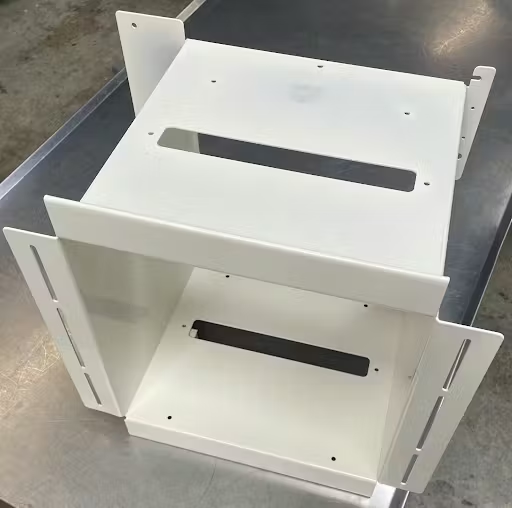 易于上锁和清洁的金属储物柜